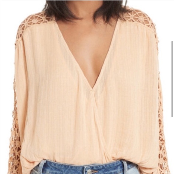 โก๏ธHPโก๏ธFree People Runaway Crochet Wrap Crop top - Picture 8 of 8
